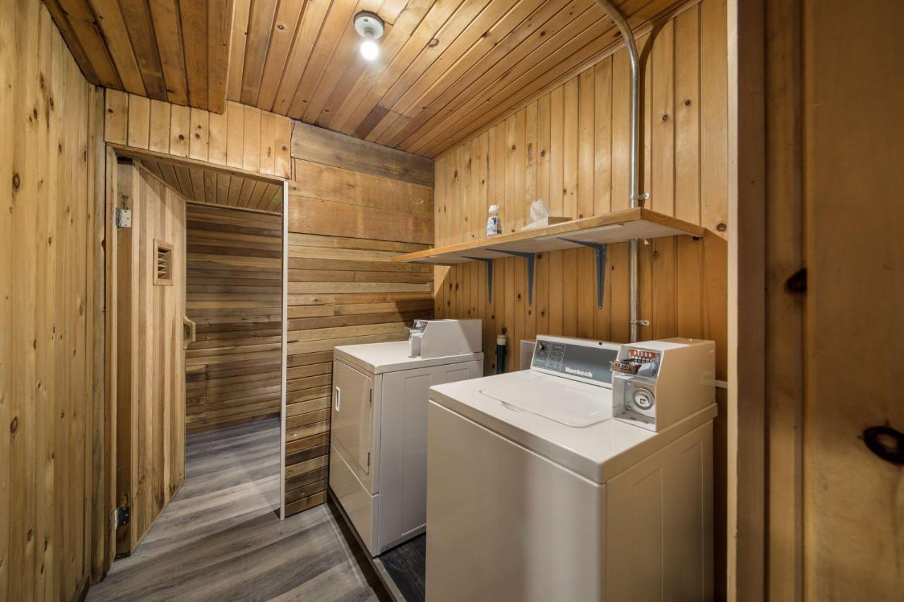 Stoke Hotel Surestay Collection By Best Western Revelstoke Kültér fotó