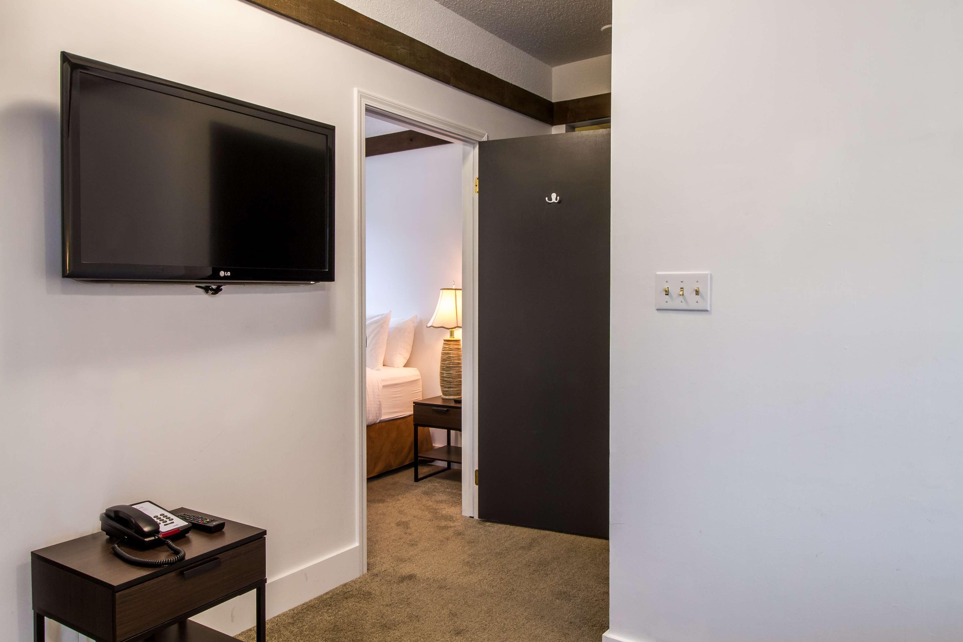Stoke Hotel Surestay Collection By Best Western Revelstoke Kültér fotó