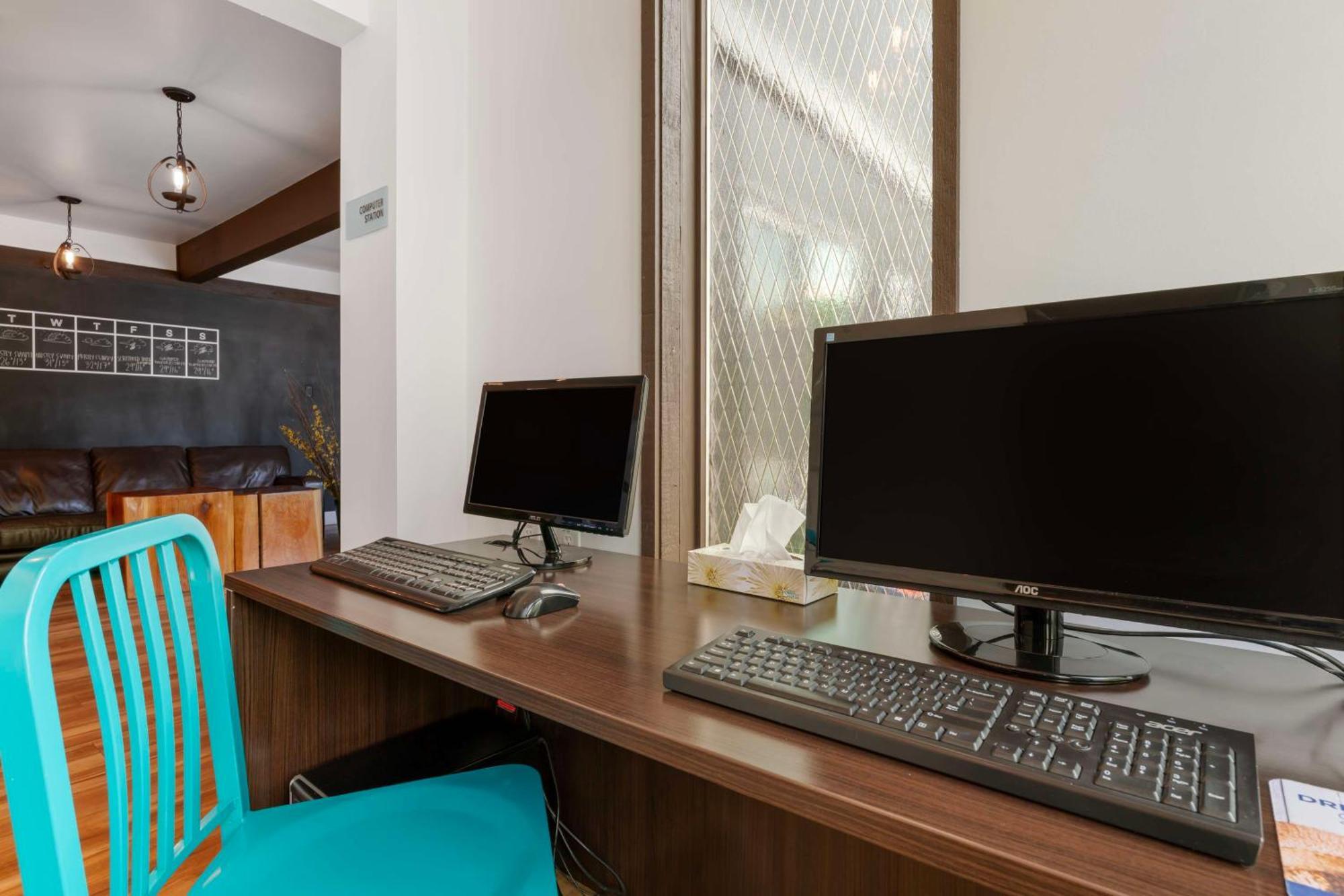 Stoke Hotel Surestay Collection By Best Western Revelstoke Kültér fotó