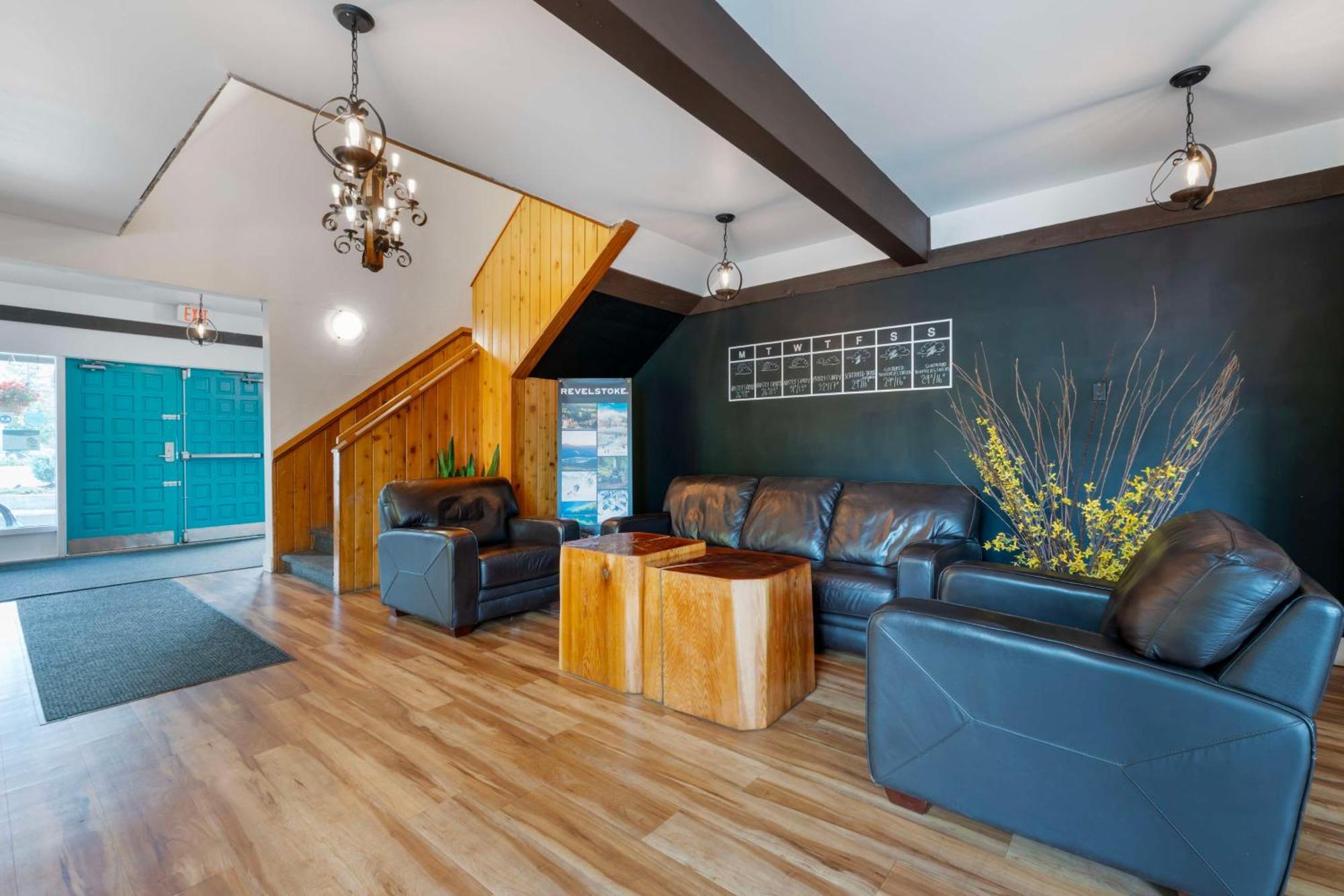 Stoke Hotel Surestay Collection By Best Western Revelstoke Kültér fotó
