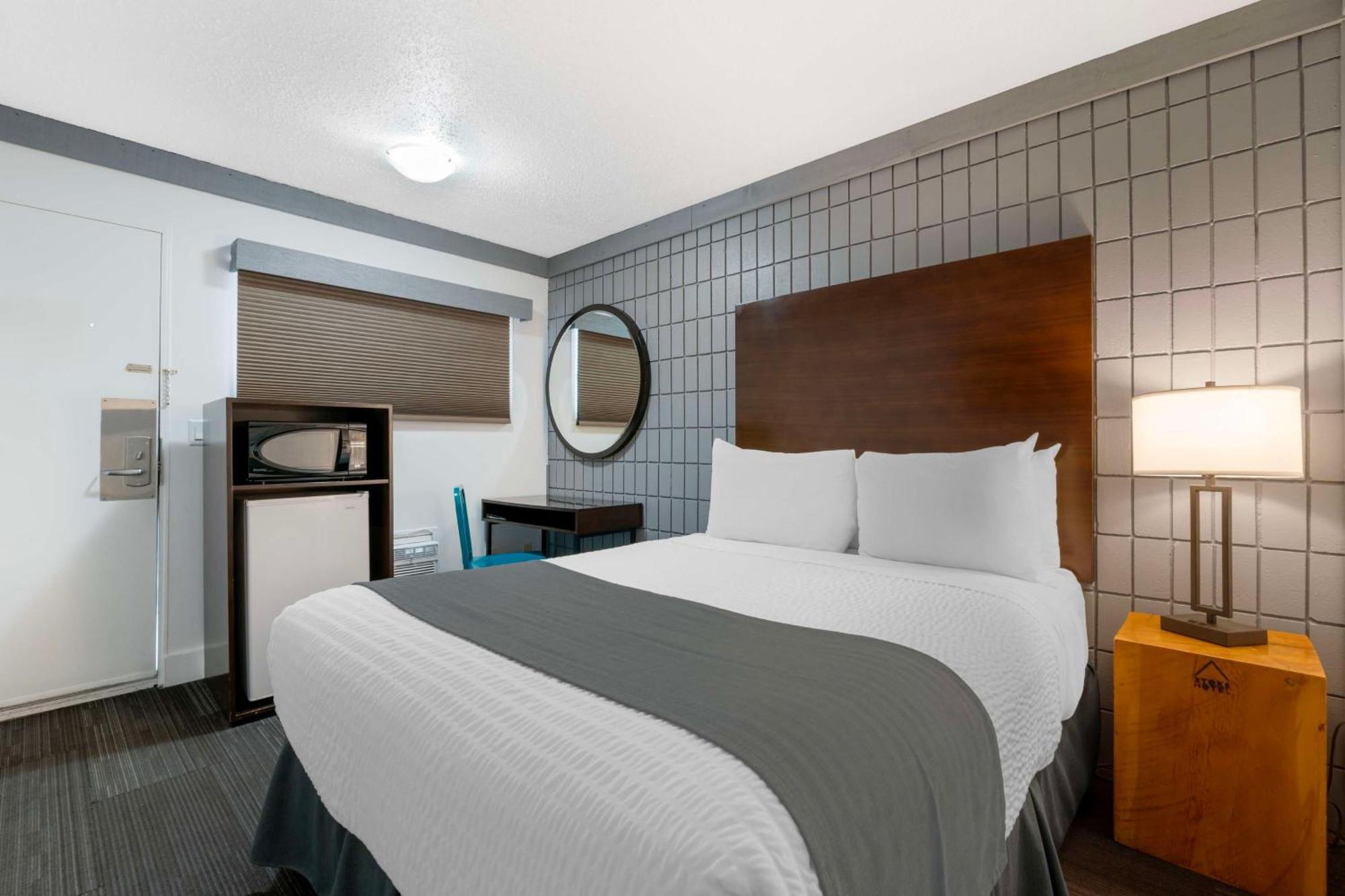 Stoke Hotel Surestay Collection By Best Western Revelstoke Kültér fotó