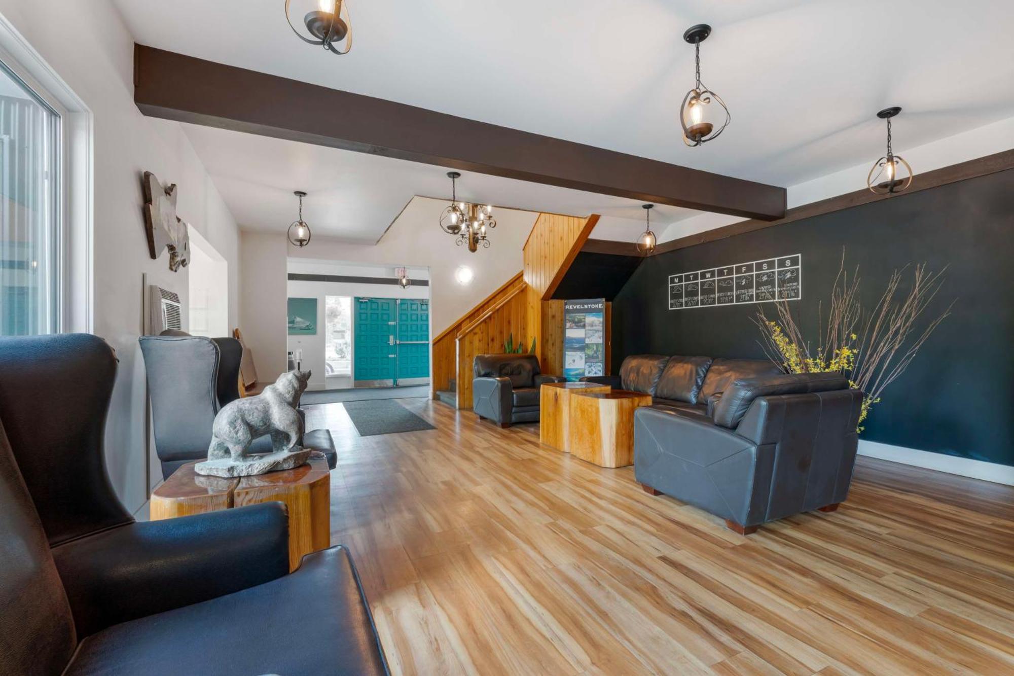 Stoke Hotel Surestay Collection By Best Western Revelstoke Kültér fotó