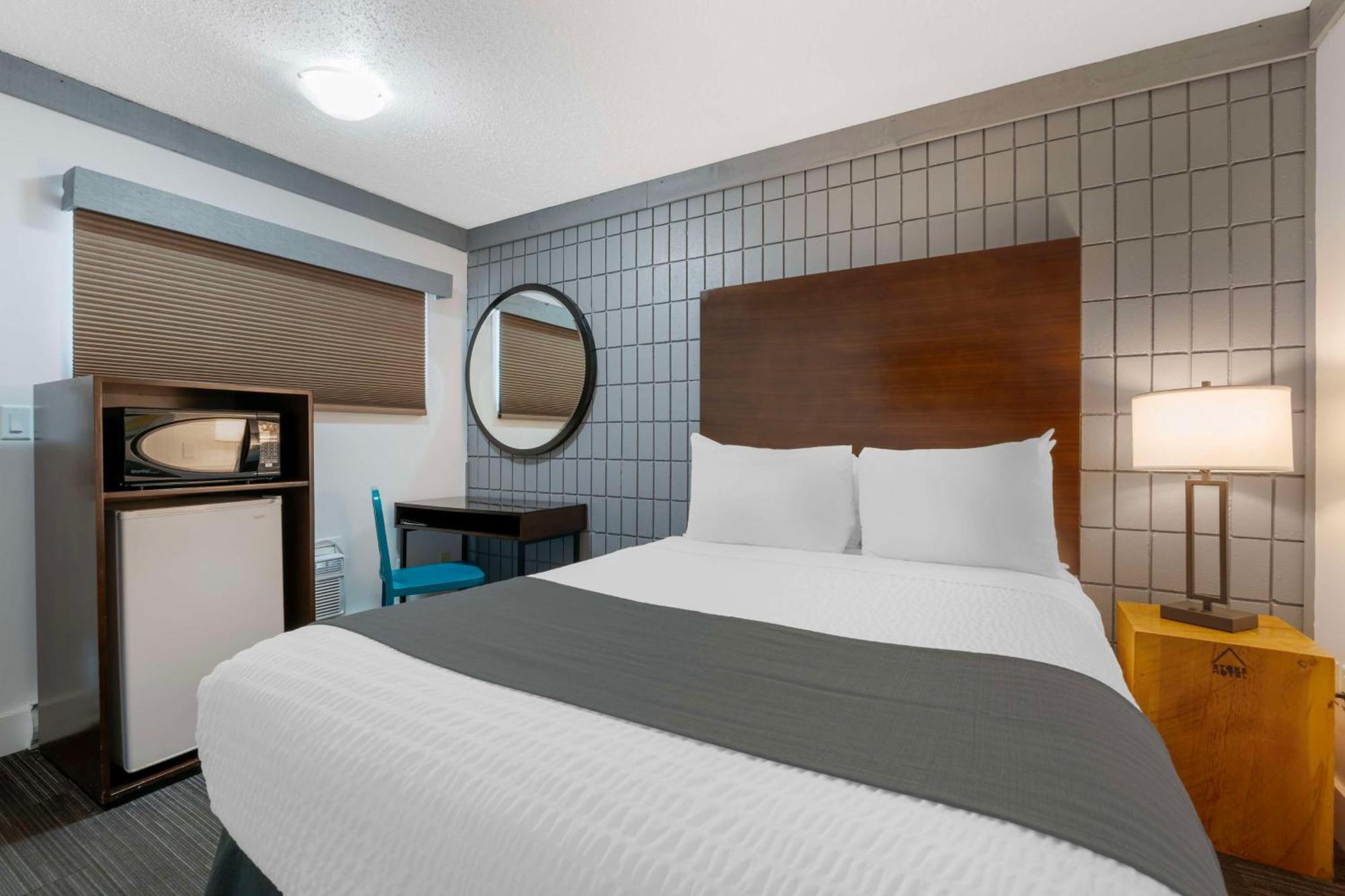Stoke Hotel Surestay Collection By Best Western Revelstoke Kültér fotó